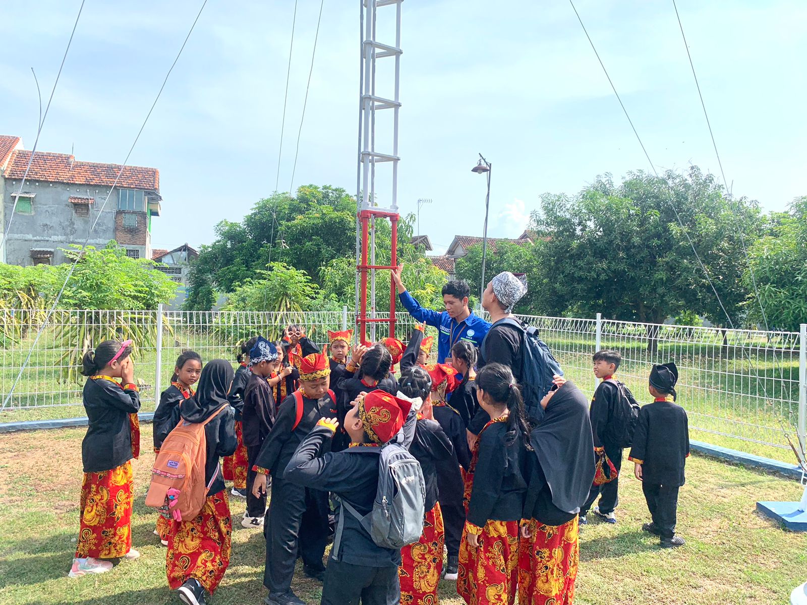 SD Negeri 1 Mojopanggung melakukan Kunjungan Sekolah ke Stasiun Meteorologi Kelas III Banyuwangi